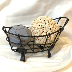 Claw foot tub decor accent